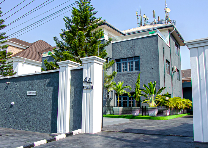 Gate